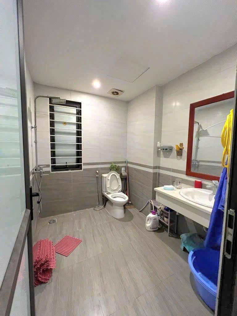 NHÀ BÁT KHỐI LÔ GÓC – Ô TÔ – NGÕ THÔNG KINH DOANH – TẶNG NỘI THẤT – VỊ TRÍ HIẾM