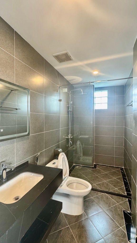 NHÀ BÁT KHỐI LÔ GÓC – Ô TÔ – NGÕ THÔNG KINH DOANH – TẶNG NỘI THẤT – VỊ TRÍ HIẾM