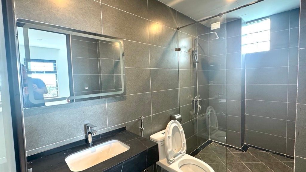 NHÀ BÁT KHỐI LÔ GÓC – Ô TÔ – NGÕ THÔNG KINH DOANH – TẶNG NỘI THẤT – VỊ TRÍ HIẾM