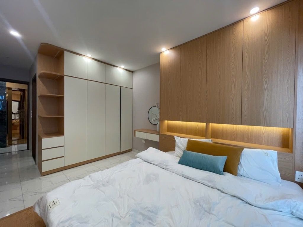 NHÀ BÁT KHỐI LÔ GÓC – Ô TÔ – NGÕ THÔNG KINH DOANH – TẶNG NỘI THẤT – VỊ TRÍ HIẾM