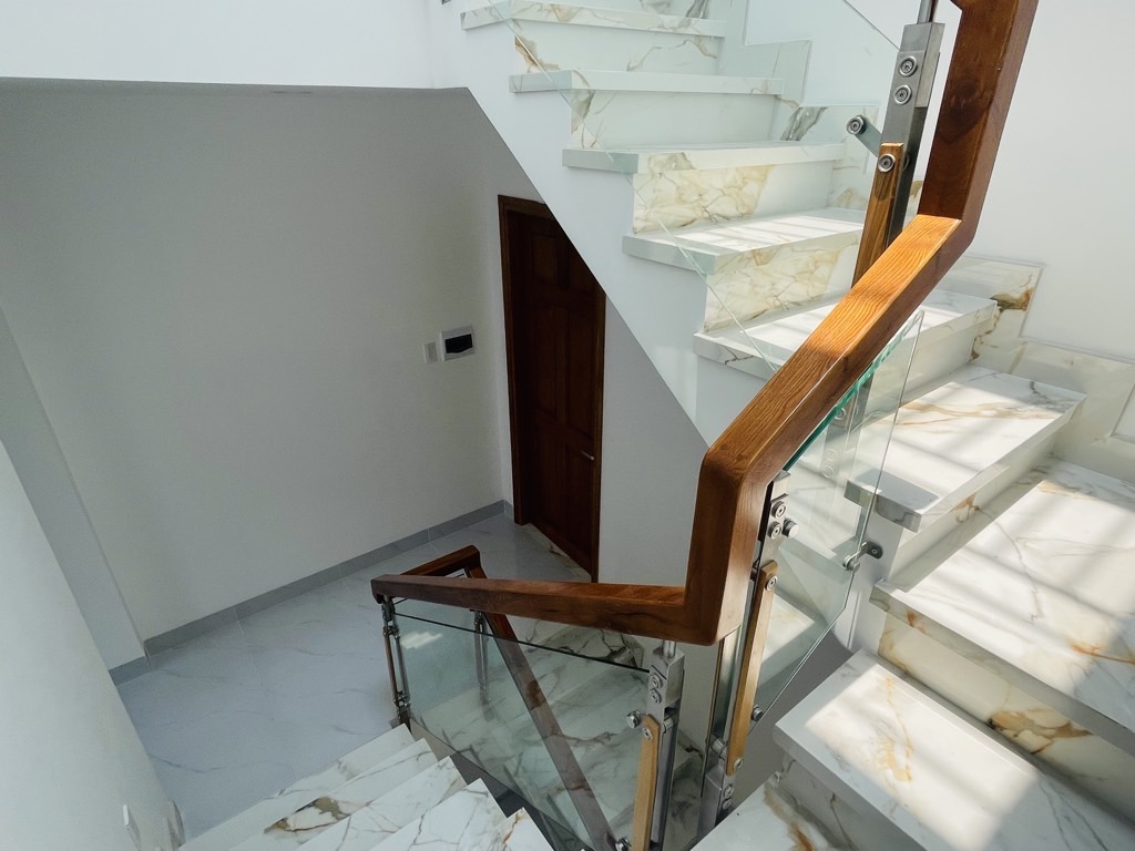 Đường HỒ XUÂN HƯƠNG GIÁ 9,2 tỷ 4 tầng, nhà mới