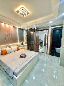 Hẻm ô tô ngay sát mặt tiền Huỳnh Văn Nghệ, full nội thất, 5 tầng, 4,1x13. GIÁ CHỈ 7X TỶ.