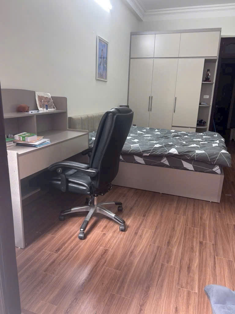 NHÀ ĐẸP CẦU GIẤY- 20M Ô TÔ TRÁNH - LÔ GÓC- DÂN XÂY - THOÁNG TRƯỚC SAU - Ô CHỜ THANG MÁY