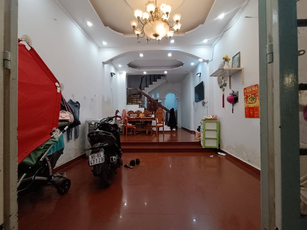 Nhà Q8 dt: 60m², 4 tầng giá 6,8t.