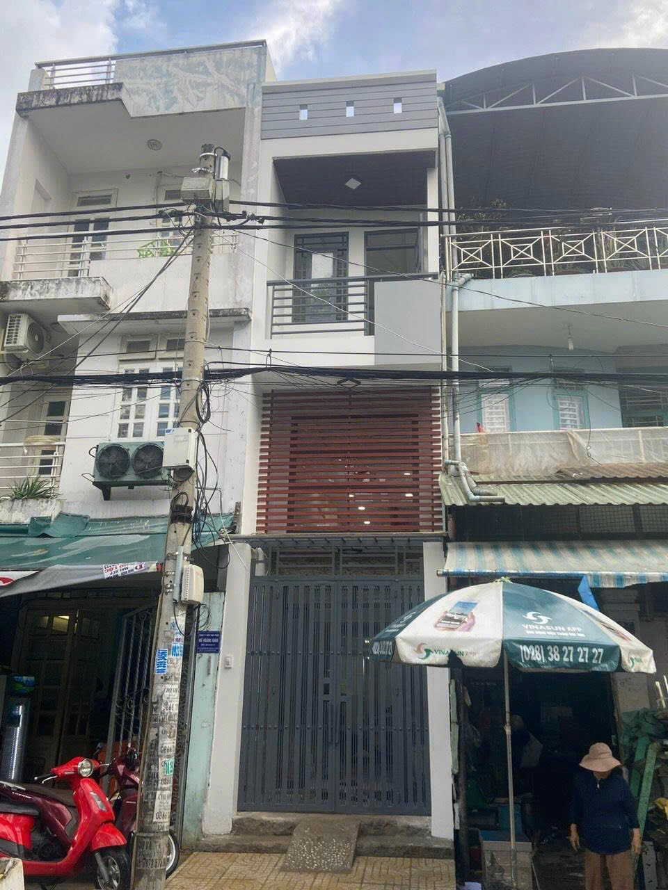 Cần bán gấp nhà 3 tầng, 39,8m2, sát Mặt tiền đường Đường số 9, Quận 7, giá 6,9 tỷ, còn thương lượng