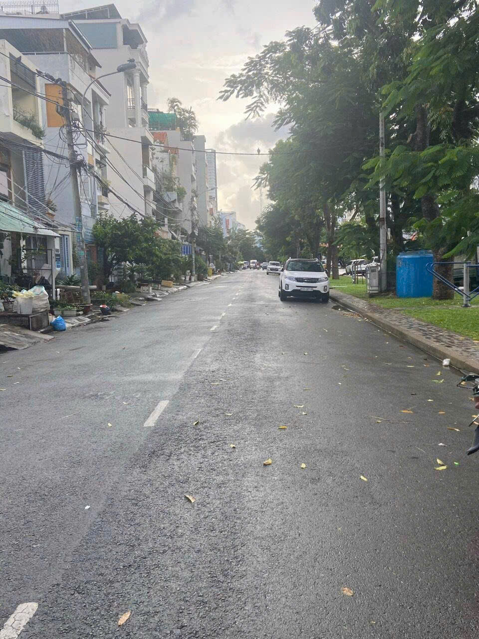 Cần bán gấp nhà 3 tầng, 39,8m2, sát Mặt tiền đường Đường số 9, Quận 7, giá 6,9 tỷ, còn thương lượng