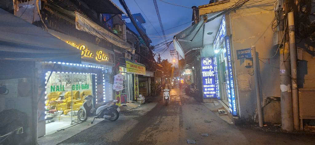 Cần bán gấp nhà 3 tầng, 46,7m2, Ngay trục đường Hoàng Trọng Mậu nối khu Himlam , Quận 7, giá 6,95 tỷ, còn thương lượng