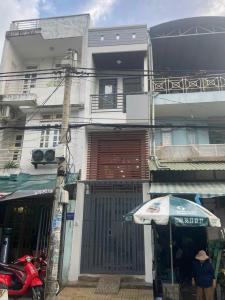 Cần bán gấp nhà 3 tầng, 39,8m2, sát Mặt tiền đường Đường số 9, Quận 7, giá 6,9 tỷ, còn thương lượng