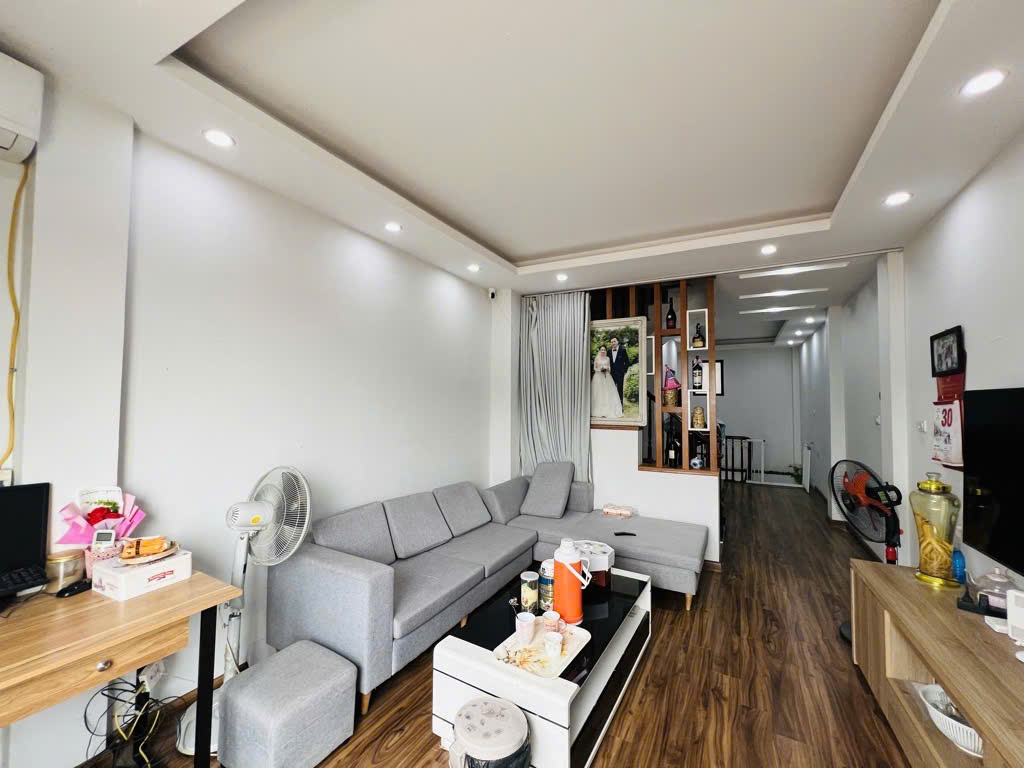 BÁN NHÀ 5 TẦNG ĐẸP – PHƯỜNG YÊN NGHĨA – MẶT TIỀN KINH DOANH – THIẾT KẾ HIỆN ĐẠI