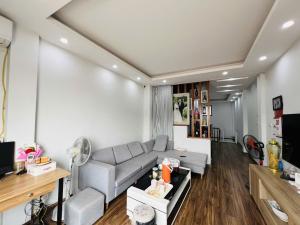 BÁN NHÀ 5 TẦNG ĐẸP – PHƯỜNG YÊN NGHĨA – MẶT TIỀN KINH DOANH – THIẾT KẾ HIỆN ĐẠI