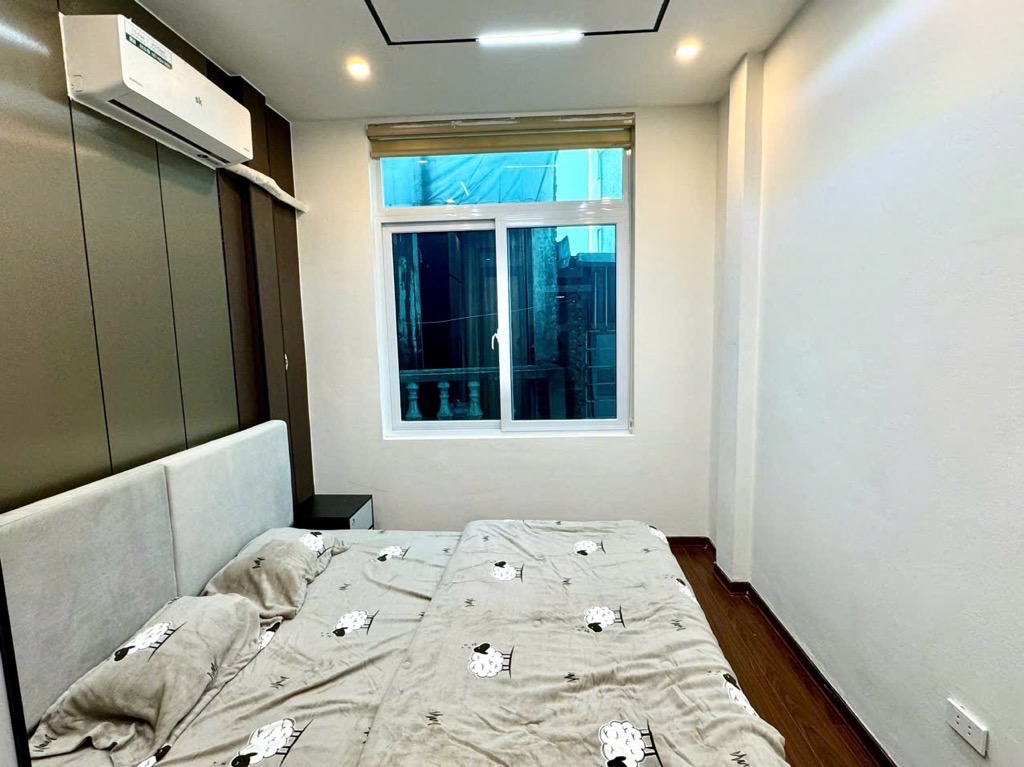 NHÀ MỚI- THANG MÁY- KINH DOANH- Ô TÔ TRÁNH- FULL NỘI THẤT.