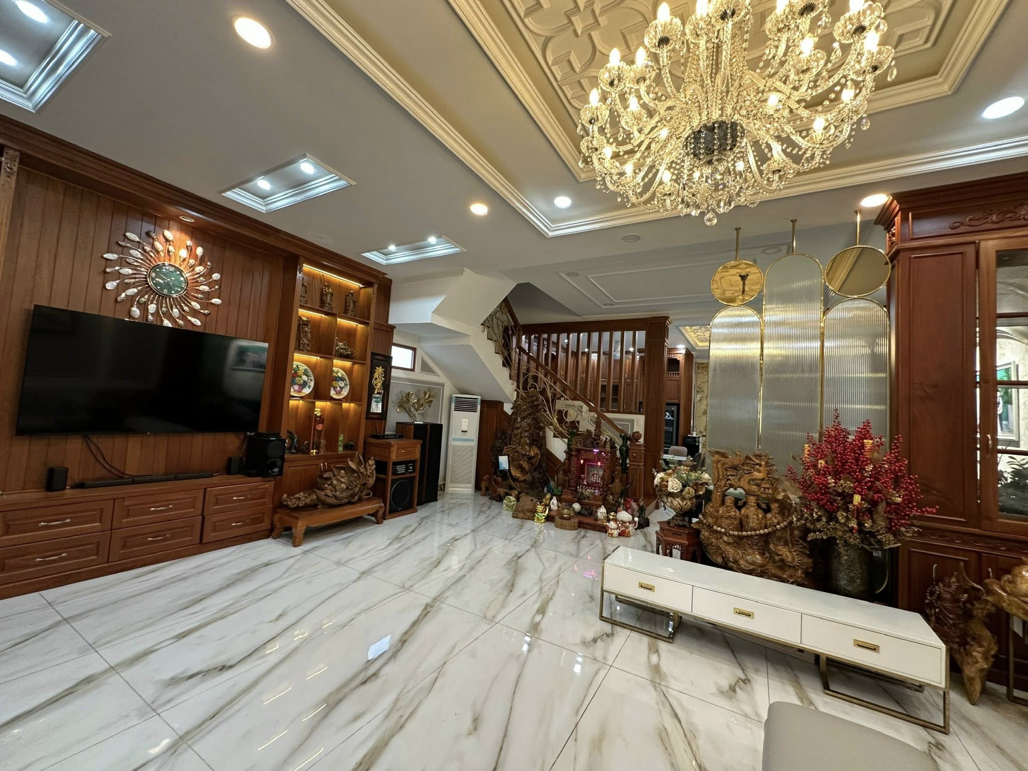 Nhà Đẹp Mới Xây Ở Ngay - 4 Tầng - Không Lộ Giới - Giá 16 Tỷ