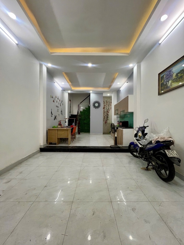 Nhà 4 tầng, 4 Phòng ngủ và sân thượng. ngang 4,4m, ngay khu trường học liên cấp Dương Văn Thì. Nhỉnh 6tỷ.