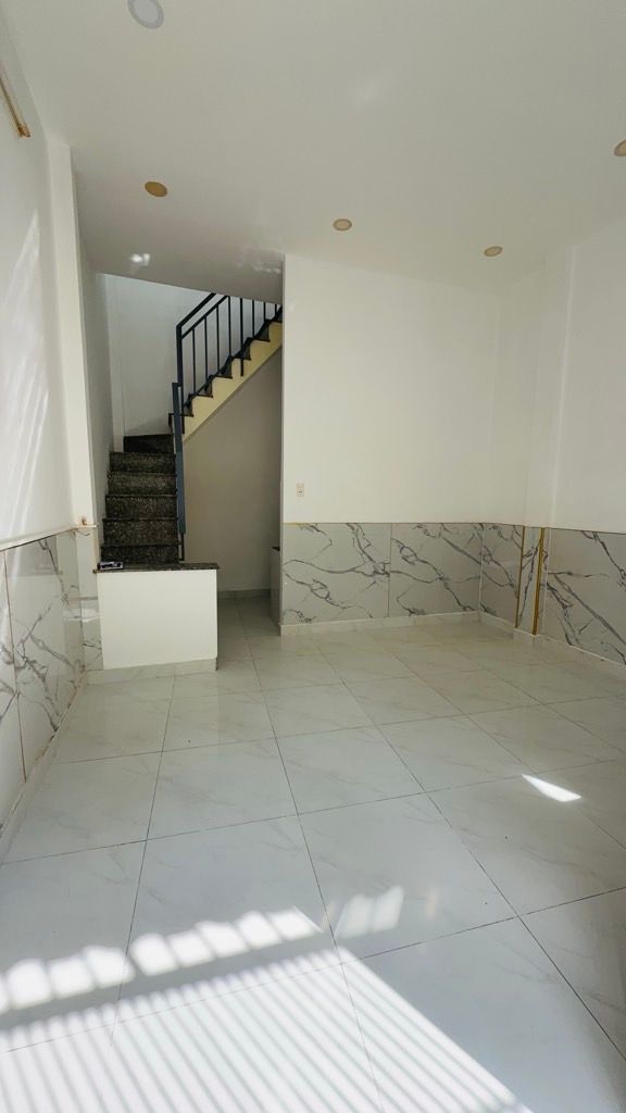 Nhà Phạm Văn Chí , q6 , 4x6 , hẻm 6m , 2 tầng , giá nhỉnh 4 tỷ