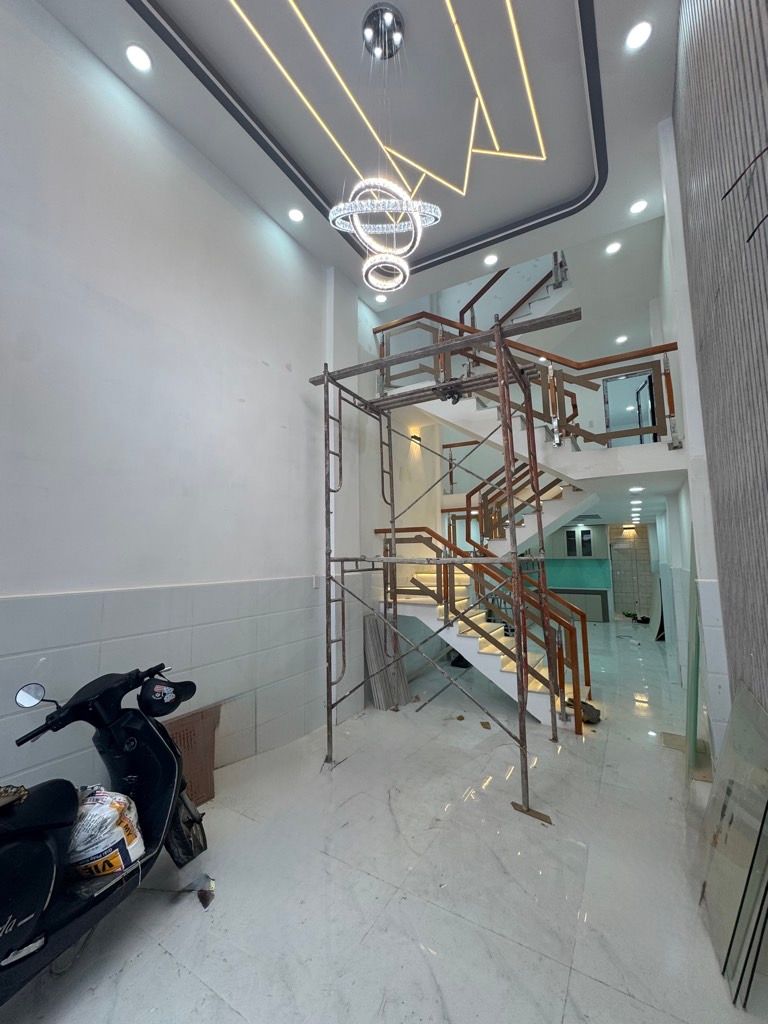 Nhà sát MT đường Minh Phụng , q6 , 61m , 3 tầng , giá chỉ 4.8 tỷ