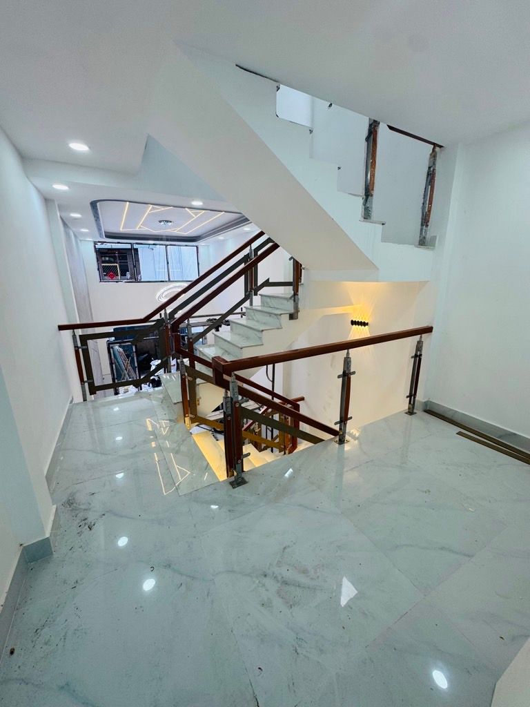 Nhà sát MT đường Minh Phụng , q6 , 61m , 3 tầng , giá chỉ 4.8 tỷ