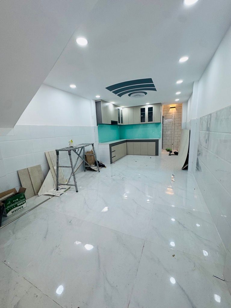 Nhà sát MT đường Minh Phụng , q6 , 61m , 3 tầng , giá chỉ 4.8 tỷ