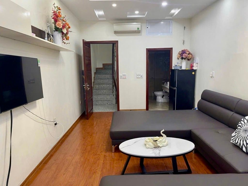 Bán nhà đẹp nhất Ngọc Thụy - nội thất full OPTIONS - ô tô tránh nhau