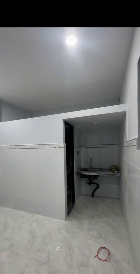 PHỐ ĂN UỐNG QUẬN 4 - HẺM 1 TRỤC 3 CĂN NHÀ RA VĨNH KHÁNH - HẺM XE HƠI LÝ THUYẾT- NHÀ 5 TẦNG MỚI ĐẸP NHỈNH 6 TỶ