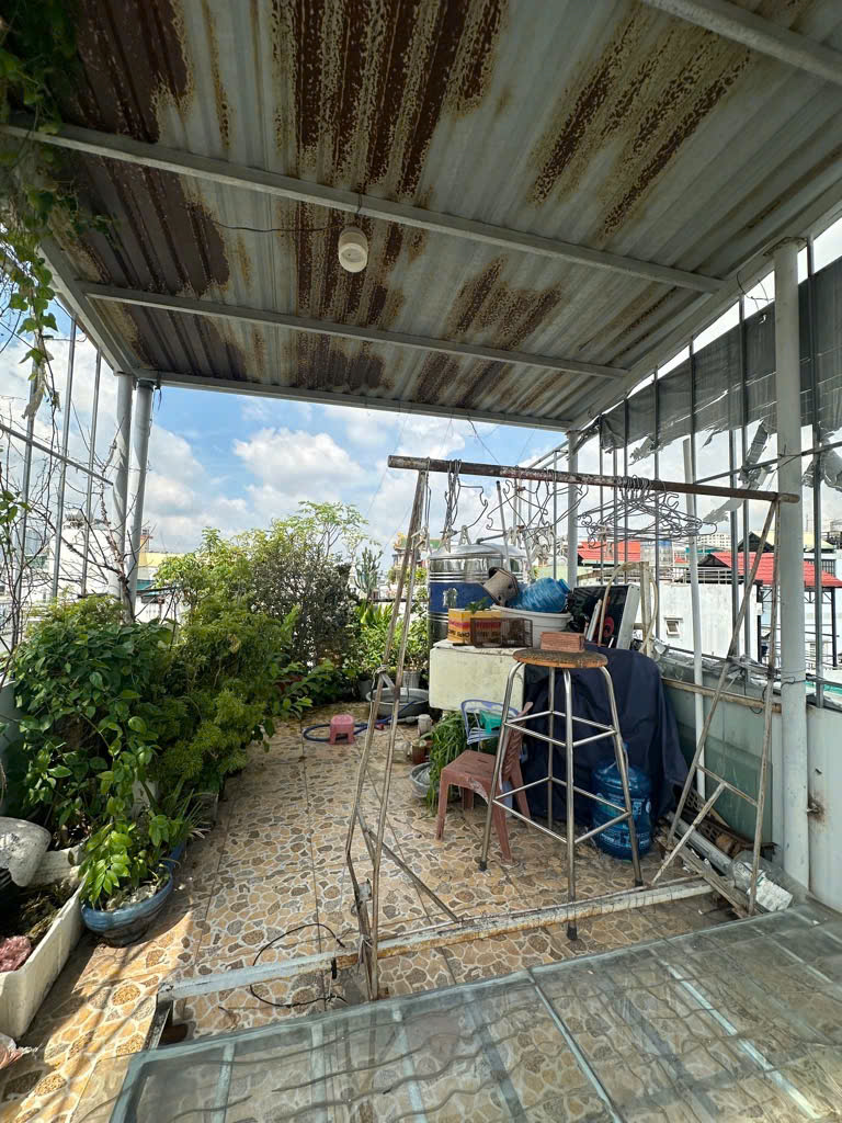 PHỐ ĂN UỐNG QUẬN 4 - HẺM 1 TRỤC 3 CĂN NHÀ RA VĨNH KHÁNH - HẺM XE HƠI LÝ THUYẾT- NHÀ 5 TẦNG MỚI ĐẸP NHỈNH 6 TỶ