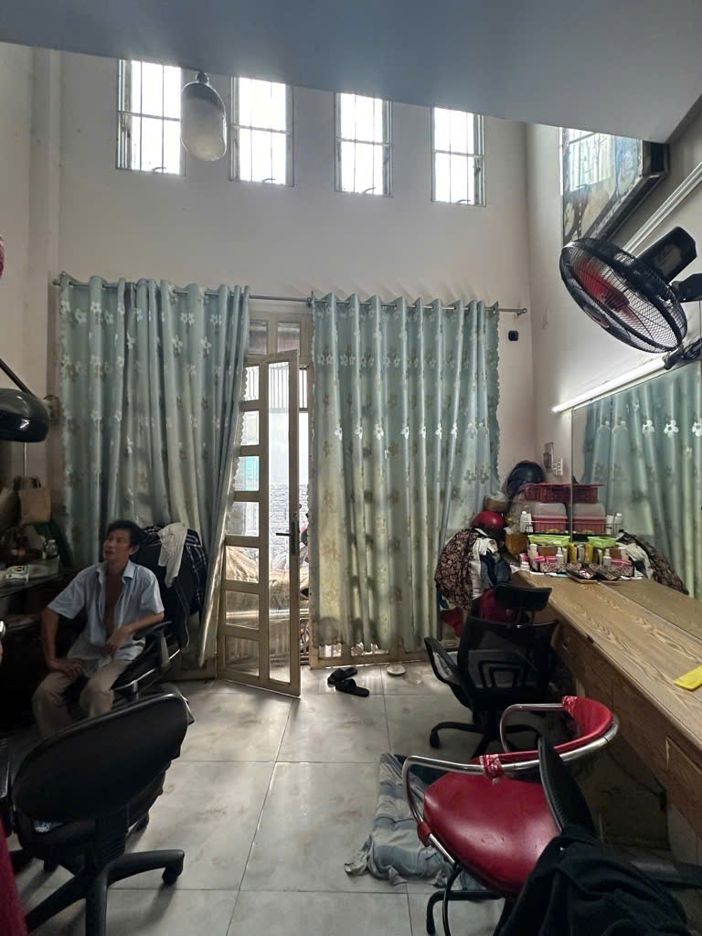 PHỐ ĂN UỐNG QUẬN 4 - HẺM 1 TRỤC 3 CĂN NHÀ RA VĨNH KHÁNH - HẺM XE HƠI LÝ THUYẾT- NHÀ 5 TẦNG MỚI ĐẸP NHỈNH 6 TỶ