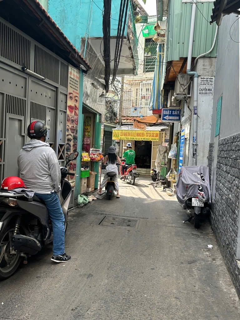 PHỐ ĂN UỐNG QUẬN 4 - HẺM 1 TRỤC 3 CĂN NHÀ RA VĨNH KHÁNH - HẺM XE HƠI LÝ THUYẾT- NHÀ 5 TẦNG MỚI ĐẸP NHỈNH 6 TỶ