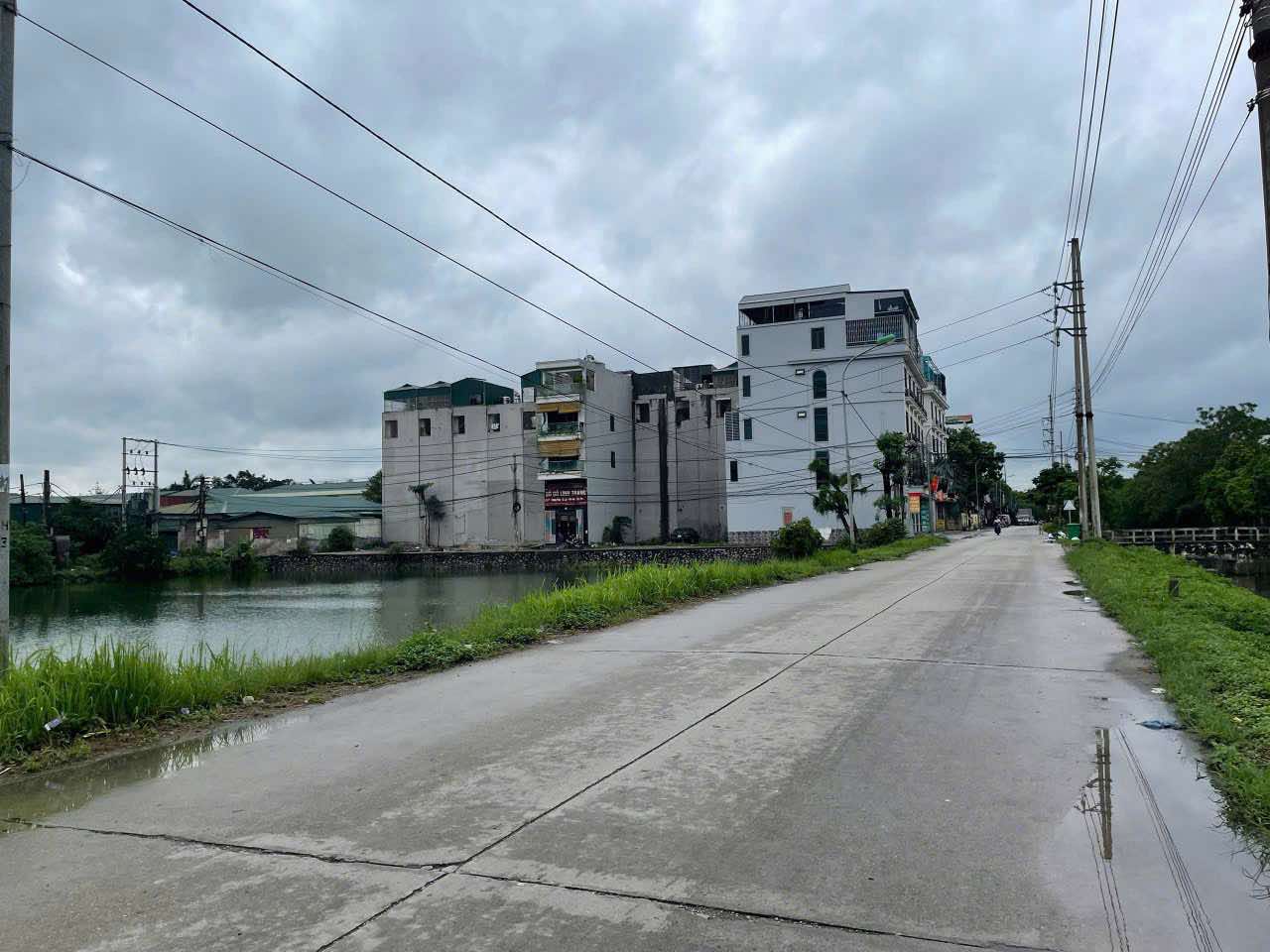 Hàng víp mặt hồ Bích hoà