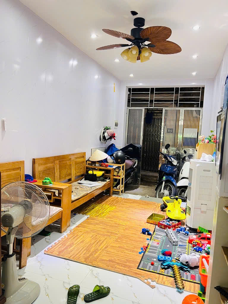 Bán nhà đường Nguyễn Trãi, cách Royal City vài bước chân, 34m2, nhỉnh 7 tỷ