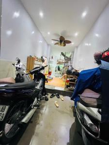 Bán nhà đường Nguyễn Trãi, cách Royal City vài bước chân, 34m2, nhỉnh 7 tỷ