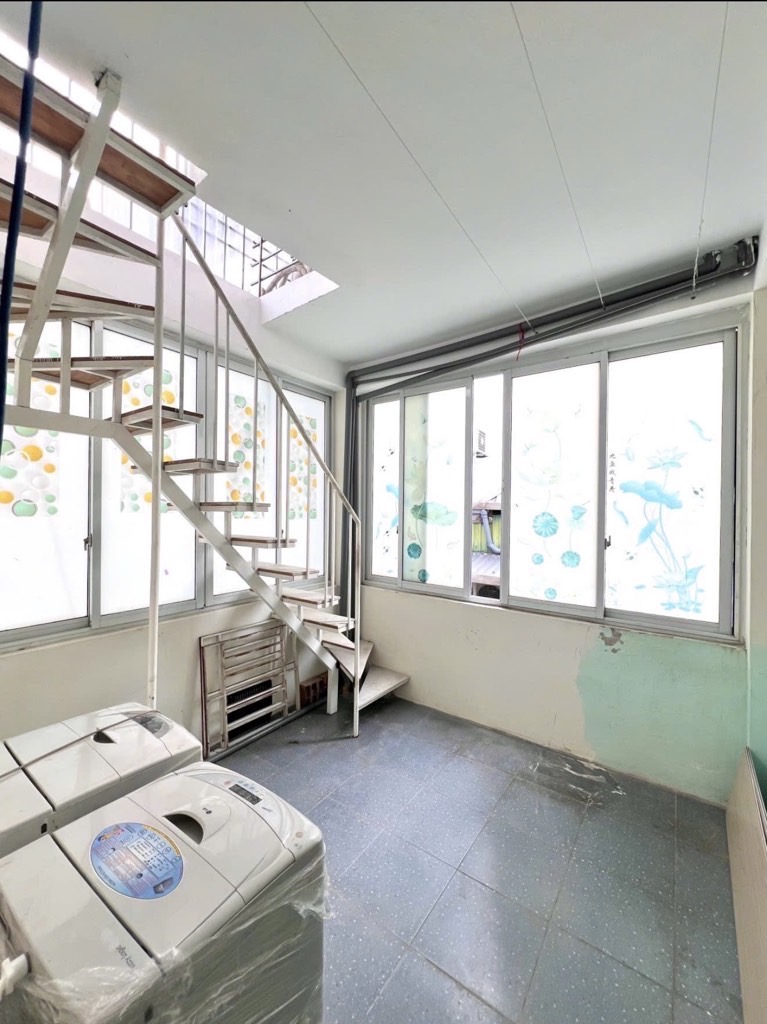 Bán Gấp Nhà Lô góc