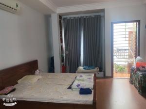 Nhà trong Ngõ ở Ngô Gia Tự, 44m2, 4 tầng, chỉ từ 8 đồng,ô tô vào ngõ thoải mái.