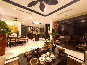 NHỈNH 25 TỶ CÓ NGAY NHÀ 4 TẦNG, Ô TÔ ĐỖ CỬA MẶT PHỐ LÁNG HẠ TRUNG TÂM ĐỐNG ĐA