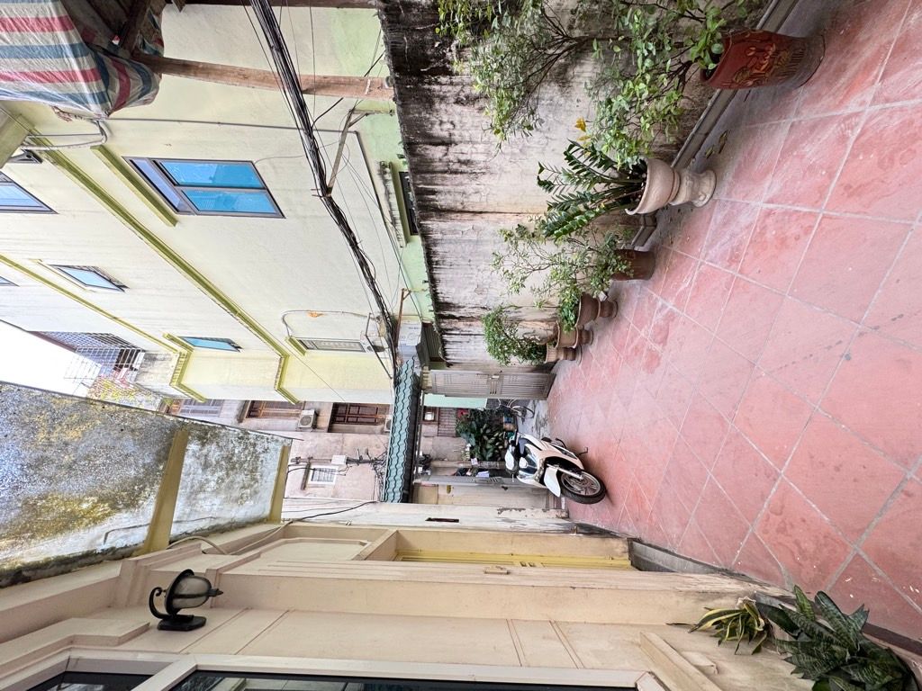 NHÀ MỚI KÍNH CONG -  TRUNG TÂM ĐỐNG ĐA, 5 PHÚT RA VĂN MIẾU.