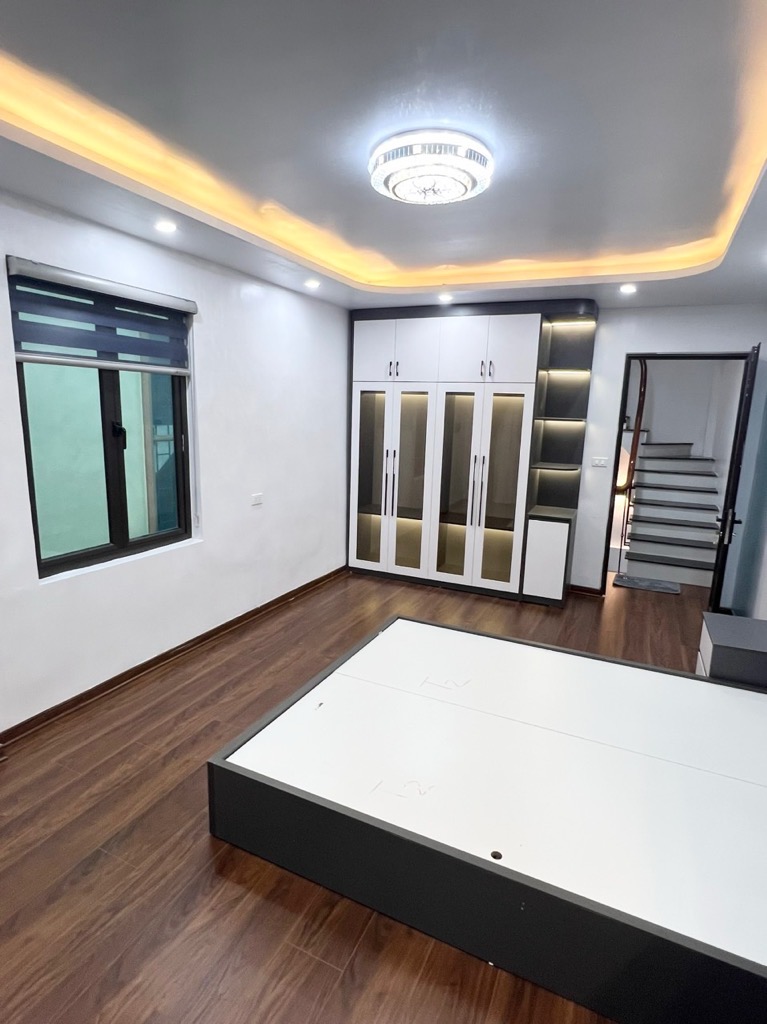 NHÀ ĐẸP Ở NGAY - PHỐ BẠCH ĐẰNG - LÔ GÓC - 30M RA Ô TÔ TRÁNH - NGÕ NÔNG GẦN PHỐ DT 24m (thực tế 28m) x 5 tầng , mặt tiền 4,3m , chỉ hơn 6 Tỷ