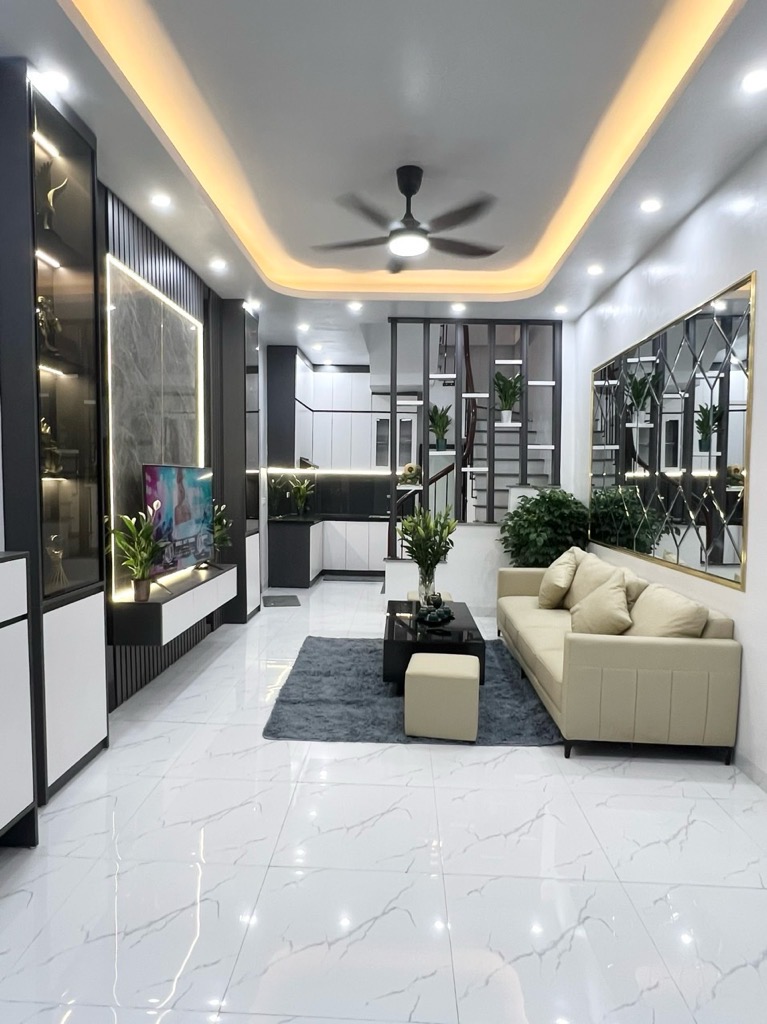 NHÀ ĐẸP Ở NGAY - PHỐ BẠCH ĐẰNG - LÔ GÓC - 30M RA Ô TÔ TRÁNH - NGÕ NÔNG GẦN PHỐ DT 24m (thực tế 28m) x 5 tầng , mặt tiền 4,3m , chỉ hơn 6 Tỷ