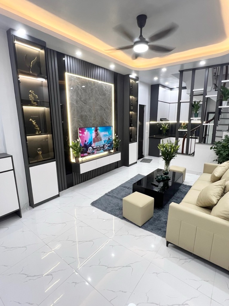 NHÀ ĐẸP Ở NGAY - PHỐ BẠCH ĐẰNG - LÔ GÓC - 30M RA Ô TÔ TRÁNH - NGÕ NÔNG GẦN PHỐ DT 24m (thực tế 28m) x 5 tầng , mặt tiền 4,3m , chỉ hơn 6 Tỷ