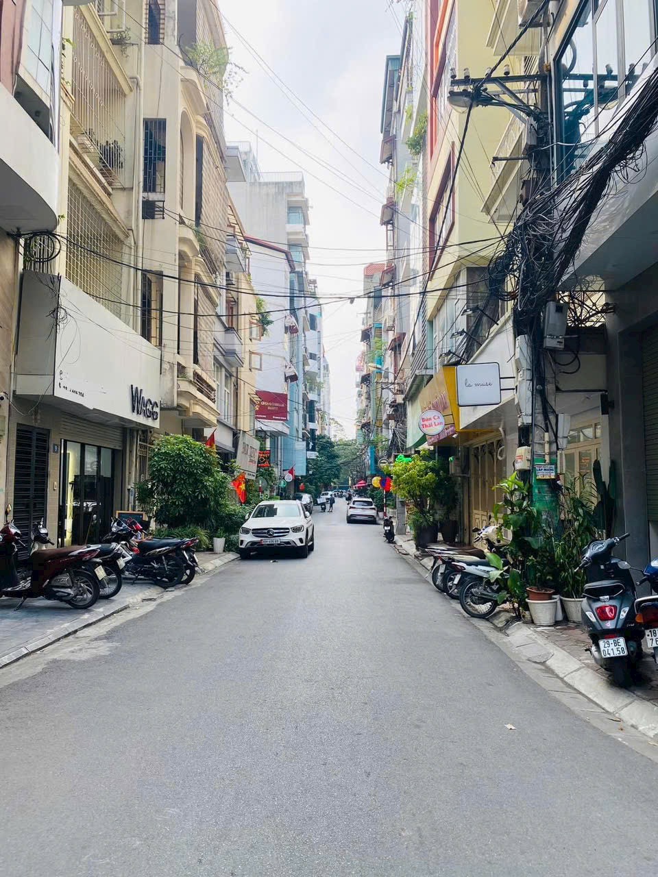 NHỈNH 25 TỶ CÓ NGAY NHÀ 4 TẦNG, Ô TÔ ĐỖ CỬA MẶT PHỐ LÁNG HẠ TRUNG TÂM ĐỐNG ĐA