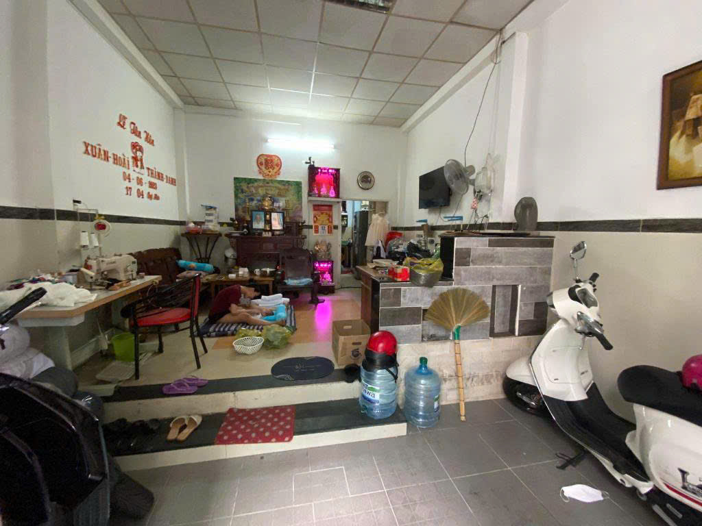 Bán nhà 3 tầng, mặt tiền,đường Tân Trang, Tân Hòa Tân Bình, DT: 4.4 x 11, Giá: 10 tỷ