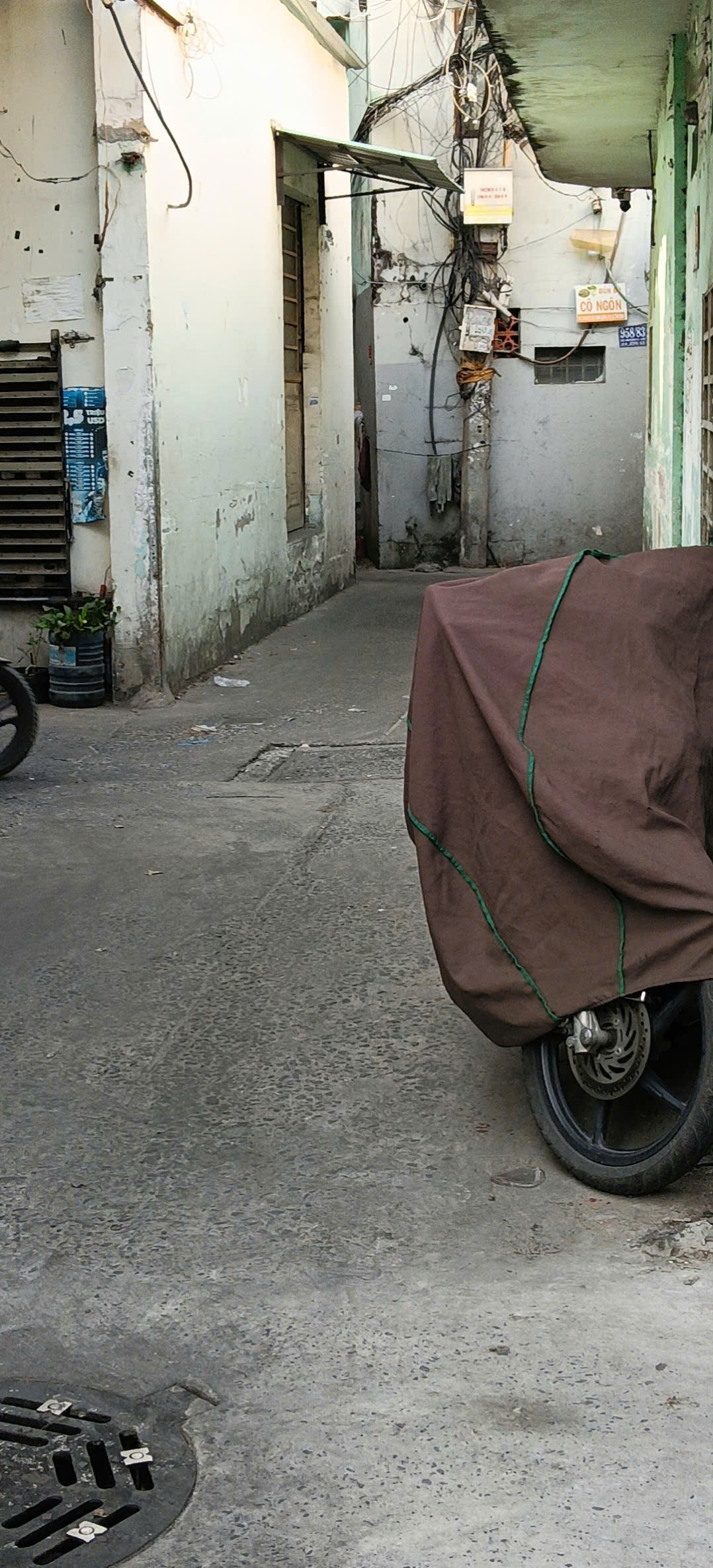 NHÀ LÔ GÓC - 2 MẶT TIỀN HẺM -  TÂN BÌNH