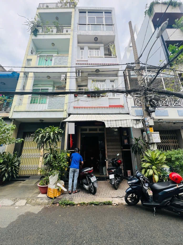 Bán nhà mặt tiền hẻm Lạc Long Quân Quận 11