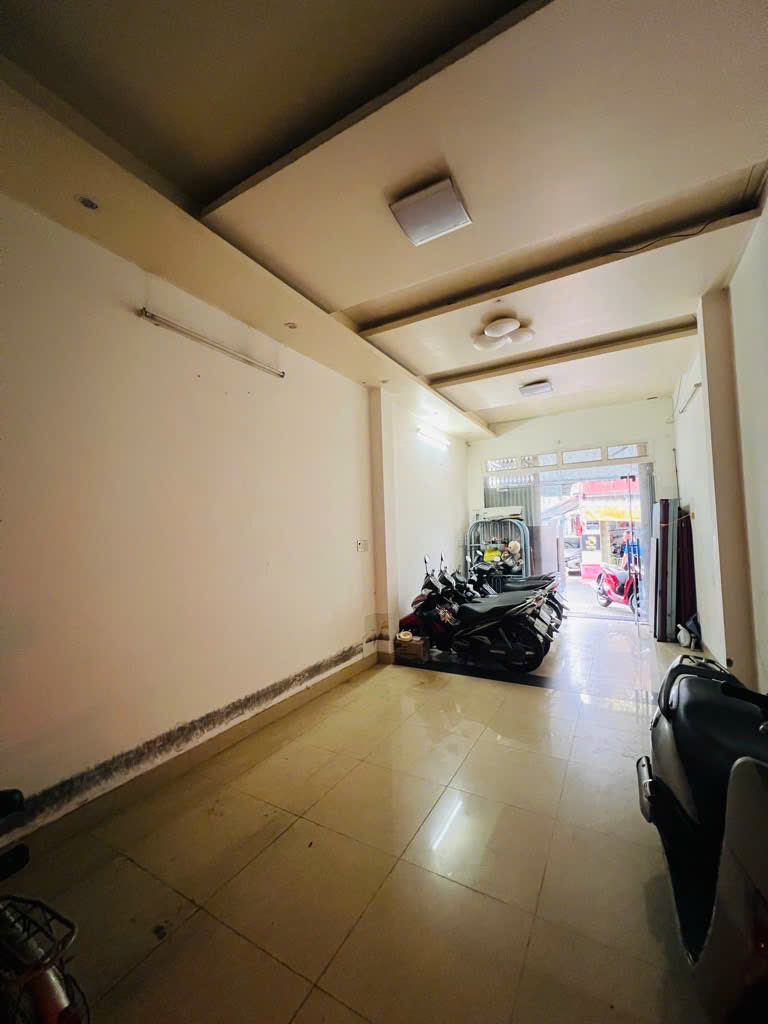 Bán nhà mặt tiền hẻm Lạc Long Quân Quận 11