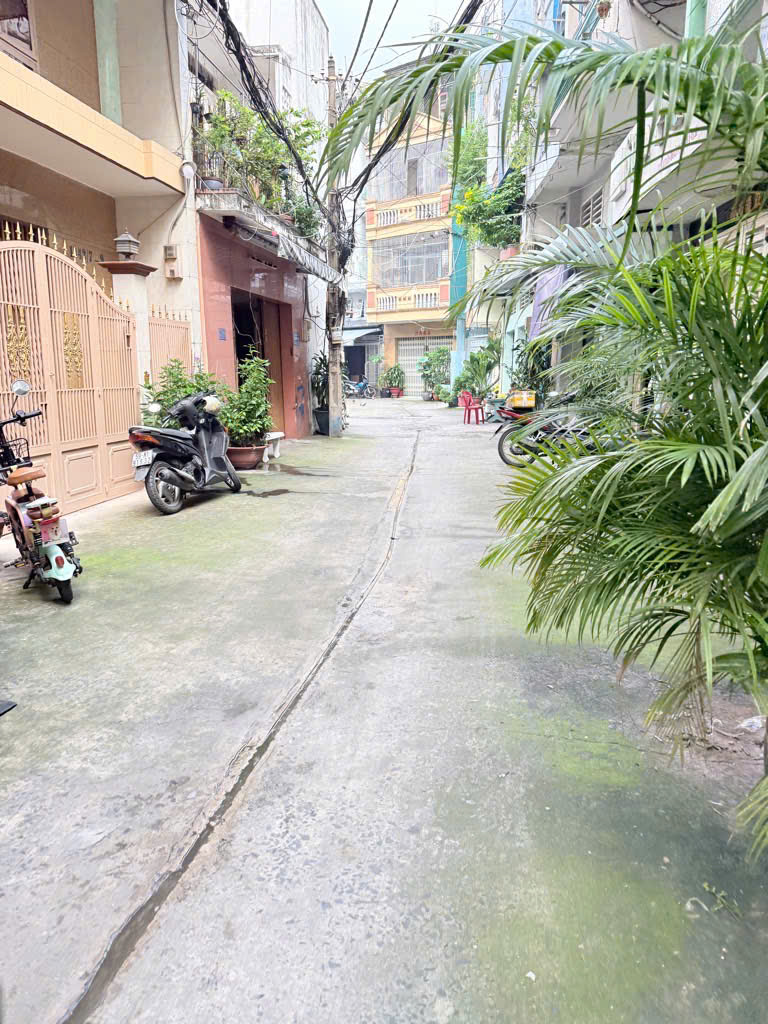 Bán nhà 5 tầng lầu trung tâm Quận 11