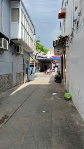 Bán nhà hẻm mặt tiền xe hơi Lạc Long Quân