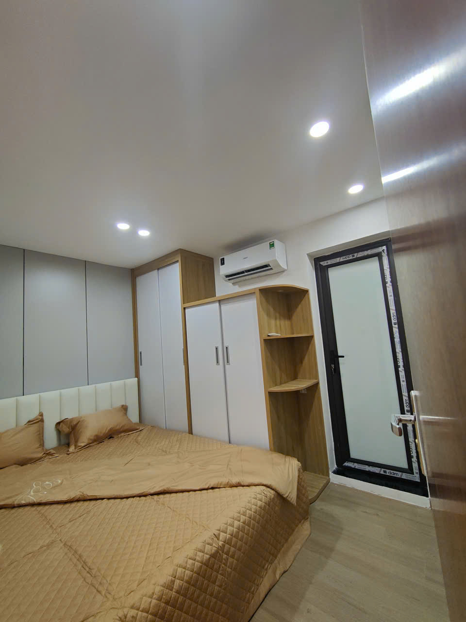 Chính chủ bán nhà phố Quỳnh Mai