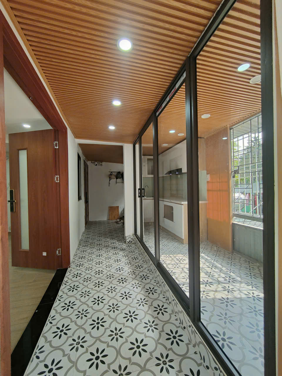 Chính chủ bán nhà phố Quỳnh Mai