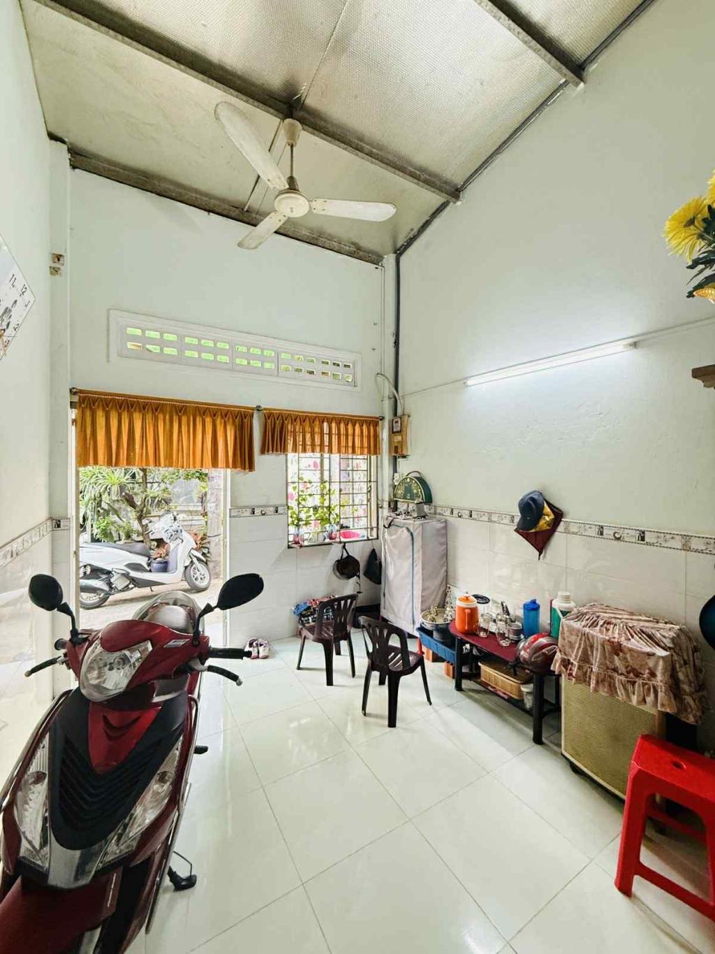 Nhà ở tân phú, gần đại học công thương, siêu thị bigc trường chinh