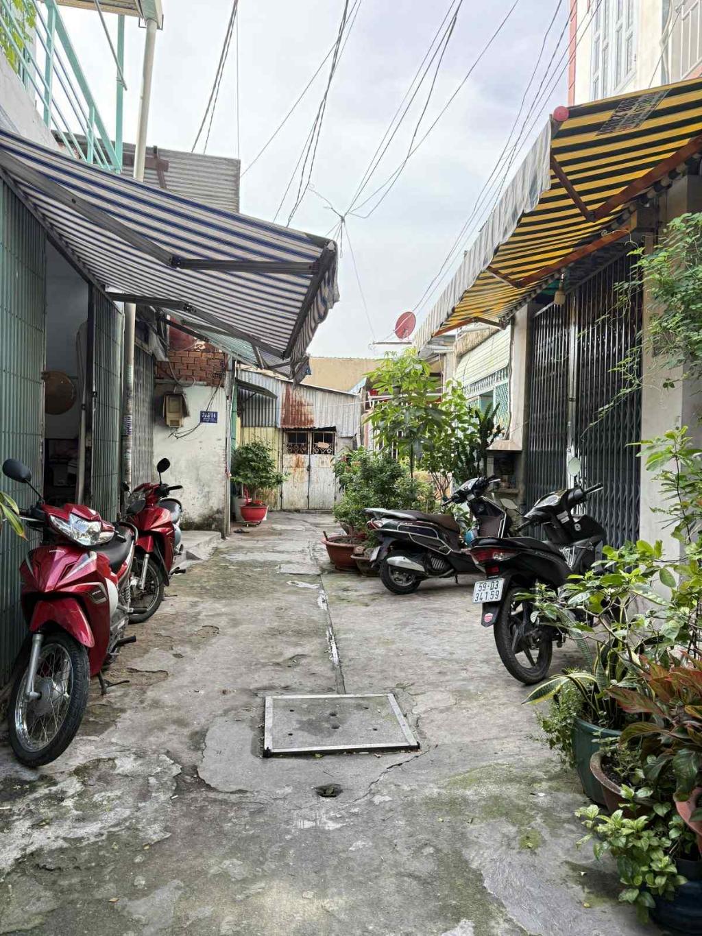 Nhà ở tân phú, gần đại học công thương, siêu thị bigc trường chinh