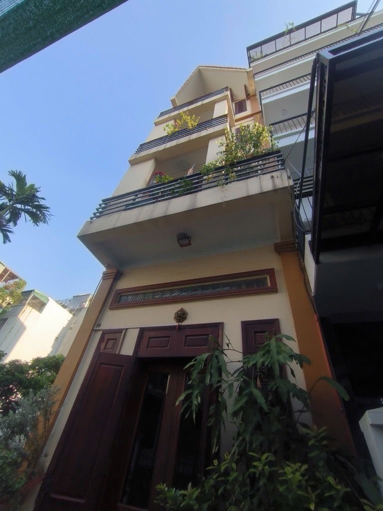 NGỌC THỤY – 59m² – NHÀ DÂN XÂY KHỦNG – NỘI THẤT GỖ LIM – Ô TÔ VÀO NHÀ