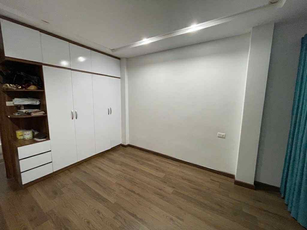 TRUNG KÍNH – 33M² – 5 TẦNG – NỘI THẤT XỊN – Ở NGAY
