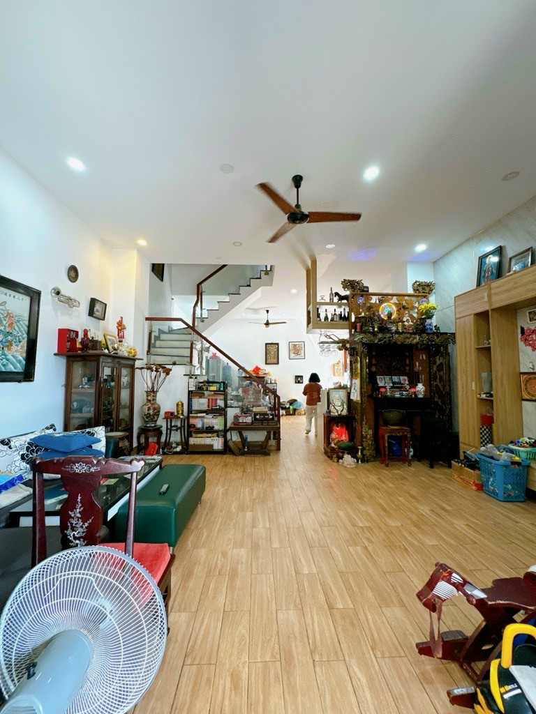 BÁN NHÀ 3 TẦNG đường số PHƯỜNG TÂN QUY quận 7 giá chỉ 180 triệu M2